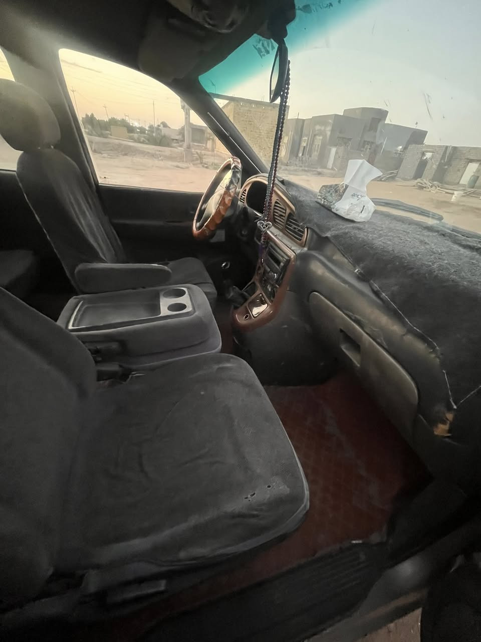 كرنفال كاز مكينة وكير عادي شرط سيارة مكفولة من ضربة سنوية قبل سبوع طلعته بسمي رقم بغداد موديل ٢٠٠٠ لوحات انكليزي حدادية كدام وخلفي شرط تخم تاير وباتري جديد تبريد نقص فقط راديتر وكمبريسر 
جاهزة رايدة ب٦٠قفل مكان سماوة سوير
***********
