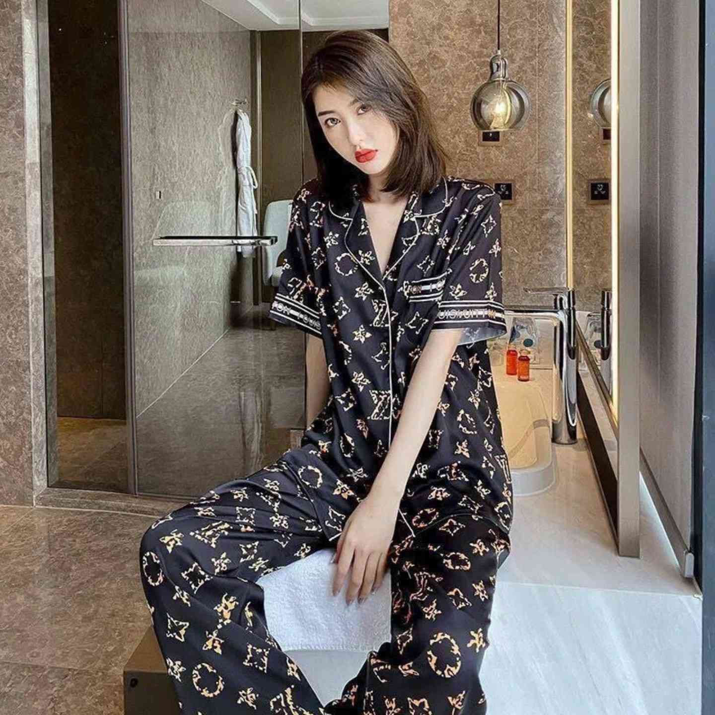 🚨 جملة فقط 🚨 
تراك ستن نسائي درجة اوله 
سعر الدرزن ✅54 الف✅  الدرزن مشكل

  قياسات L - XL - 2 XL

الدرزن 12 تراك
يوجد  توصيل جميع المحافظات 
للتواصل واتساب  📞 ***********
تلغرام  
https://t.me/AAHAD13
