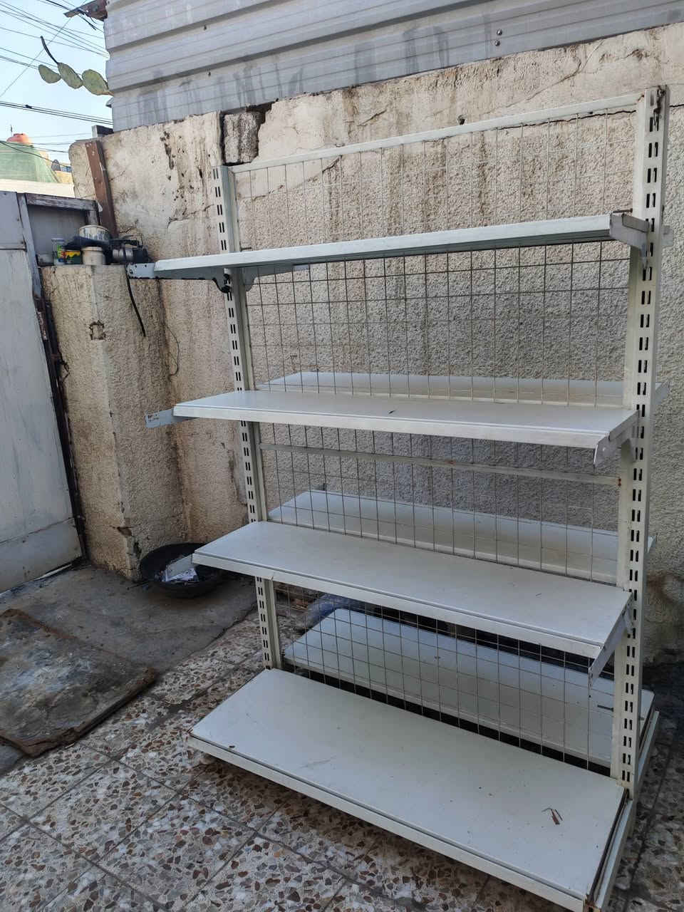 سفينه وسطيه للبيع السعر 100 الف مكاني بغداد المعالف رقمي ***********
