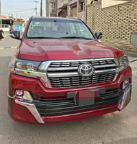 لاندكروزر ٢٠١٠ • دخل جديد • بلا لوحات