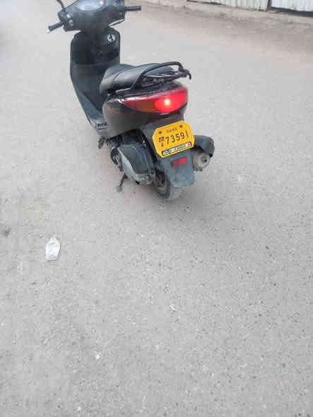 دراجه بريز نوزل خطين  ابلاديه كلها مختمه ختم واحد صار فتره نازله  رمبه نكره سلف هندر كهربائيات كلها شغاله اوراقها كامله باسمي السعر 550 العنوان الشعب التلفون ***********
