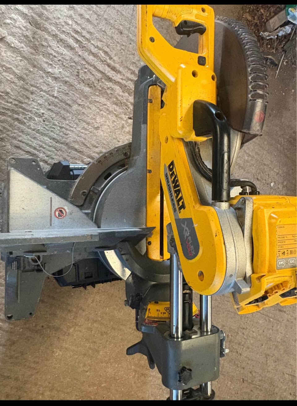 Dewalt DHS780 54V FlexVolt 305mm Sliding Mitre Saw  not working Manchester, Lancashire


**إذا كنت صاحب هذا الإعلان وتريد حذفه لأي سبب، رجاءا أرسل رسالة إلى الدعم الفني**