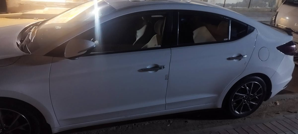 الانتره 20
فول مواصفات حره السياره كفاله بيها ملاحظات بسيطه 
رقم بغداد
السعر 125 مستعجل 
***********
