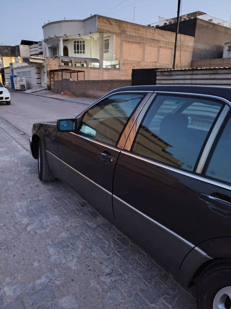 سلام عليكم  مرسيدس شبح للبيع  سياره نضيفه جدا مابيه نقص مابيه ضربه  رقم بغداد تحويل ثاني يوم  سعره90 ورقه. /***********/***********
