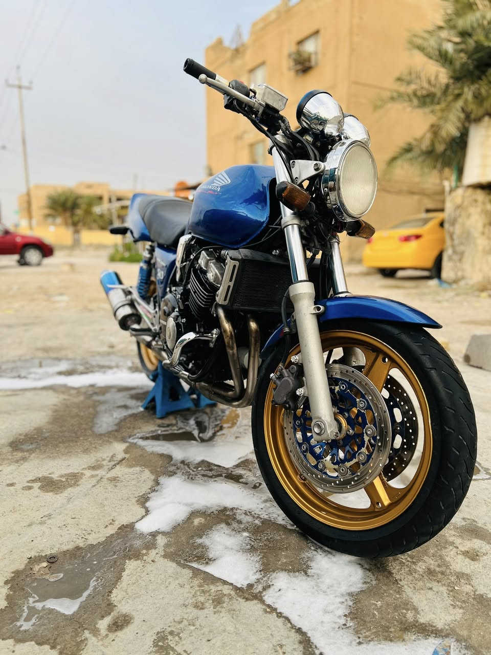 سلام عليكم دراجه سيبي فور 400جيل اول 16والف دراجه جاهزه أوراق كامله دراجه مبدل والفات دراجه خير من الله شلعه معدل نعومه مكان ناصريه سعر مليون و٩٠٠بيه مجال دراجه احله من صوره ***********
