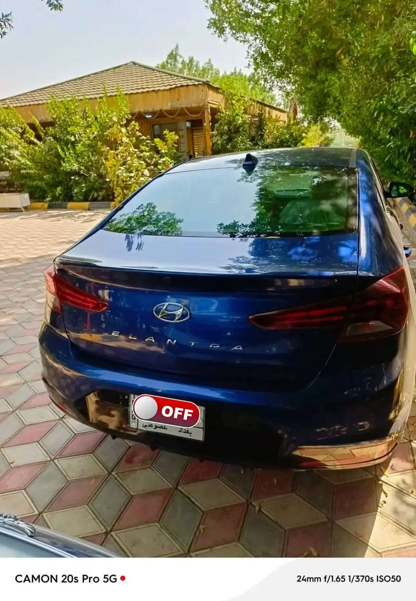 السلام عليكم ورحمة الله وبركاته
النترا موديل 2019 وراد امريكي  نص فول رقم بغداد باسمي مبدل رقمها بالانكليزي الجديد  لغاية 2030 

حادثها بامريكا فقط شباك ومقدمة البنيد بمقدار 20 سم يعني طخه بسيطه لا واصله البدن ولا لغود 6 ايرباك السياره كلهن سليمات  بيها  قطعتين صبغ البنيد وجاملغ السائق من امريكا وبيها شخط بالجاملغ الخلفي صفحة السائق مامبين الا تركز بيه والباقي مكفول السياره نظيفة جدا وكل شيء بيها شغال بعدها على وضع الشركه 3 وضعيات قيادة سبورت وعادي واقتصادي وكير عادي(S)اضافة للاوتوماتك كامره خلفية دواره رادار تصادم رادار جانبي نقطه  عمياء السياره فووول عدا الفتحه والبصمه  فقط مبدل لاستيك قبغ ولفات لان هذا استهلاكي من الحراره والباقي كير ومحرك مكفول تبريد تدفئه تحكمات كله شغال السياره محرك 2000 دوش وكير 6 نمر ATM المرغوب سبيرها مال شركه  مانازل لان السيارة ماشية فقط 37700 ميل حقيقي  السياره بانزينها كل محسن هيدروليك كير مبدل اصلي وكاله بعد 40 الف يله يتبدل ماء الراديتر مبدل الماني اصلي دينار واحد ماتخسر عليها كلها جديدة 

السعر 14200 ورقه بيها مجال للشراي اللي يريد صور الحادث مالتها ورقم الشاصي يراسلني او يتصل واني حاضر ادزه اله رقم 

الهاتف ***********
مامتواجد على الفيس بوك
