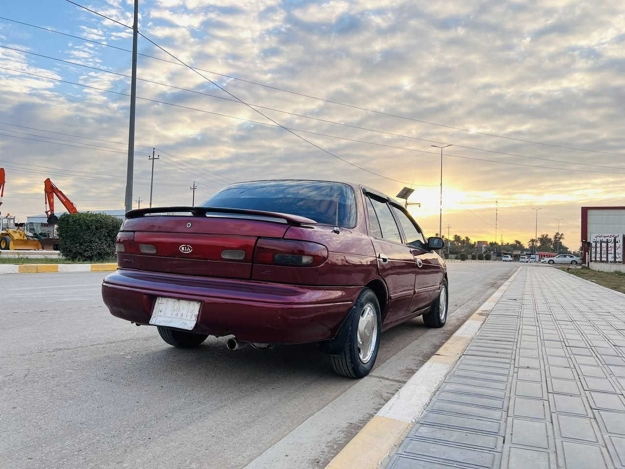 كير عادي  مكينه مسكر  مكفولات

مكفوله من الضربه والطخه والكص 

تخم تاير جديد حداديه جديده 

كهربايات كله شغاله 

تدفئه شغاله 

السكن بابل شوملي 

السعر 36 وبيه مجال قليل 

***********
