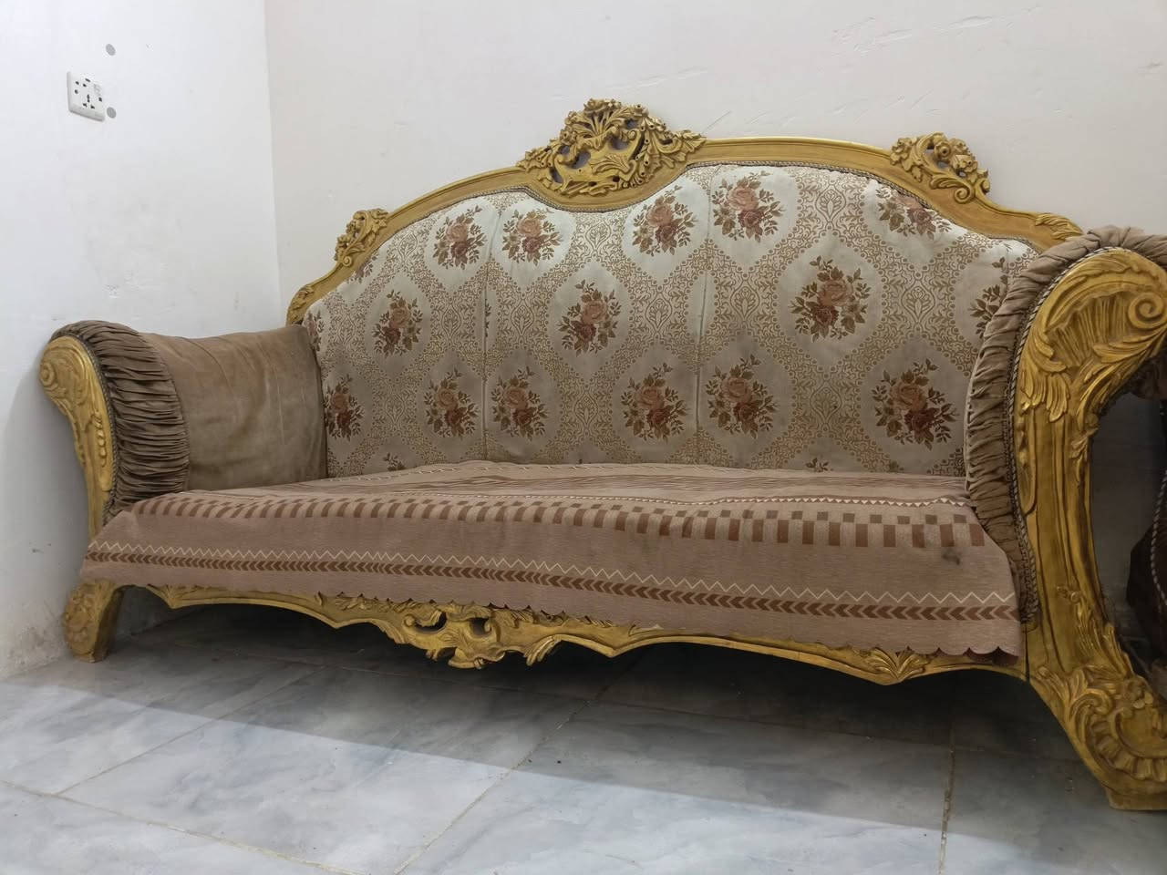 للبيع تخم ملكي نظيف التخم الجبير متكون من تخمين وصغير اربع اتخامه 
السعر 300 وبي مجال المنطقه الشعب خلف محكمه الشعب الرقم *********** والواتساب نفس الرقم
