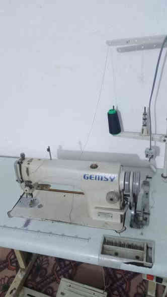 سلام عليكم مكينه خياطه مستخدمه نظافه فول ٢٠٠ وبيهه مجال اتصال على الرقم ***********
