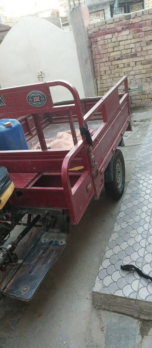 ستوته للبيع 22رقم محركه ما مفتوح بس كلجات وكل غراضه موجوده جاملغ وصفاحيات  ومقاعد مداور ثاني يوم 
***********
