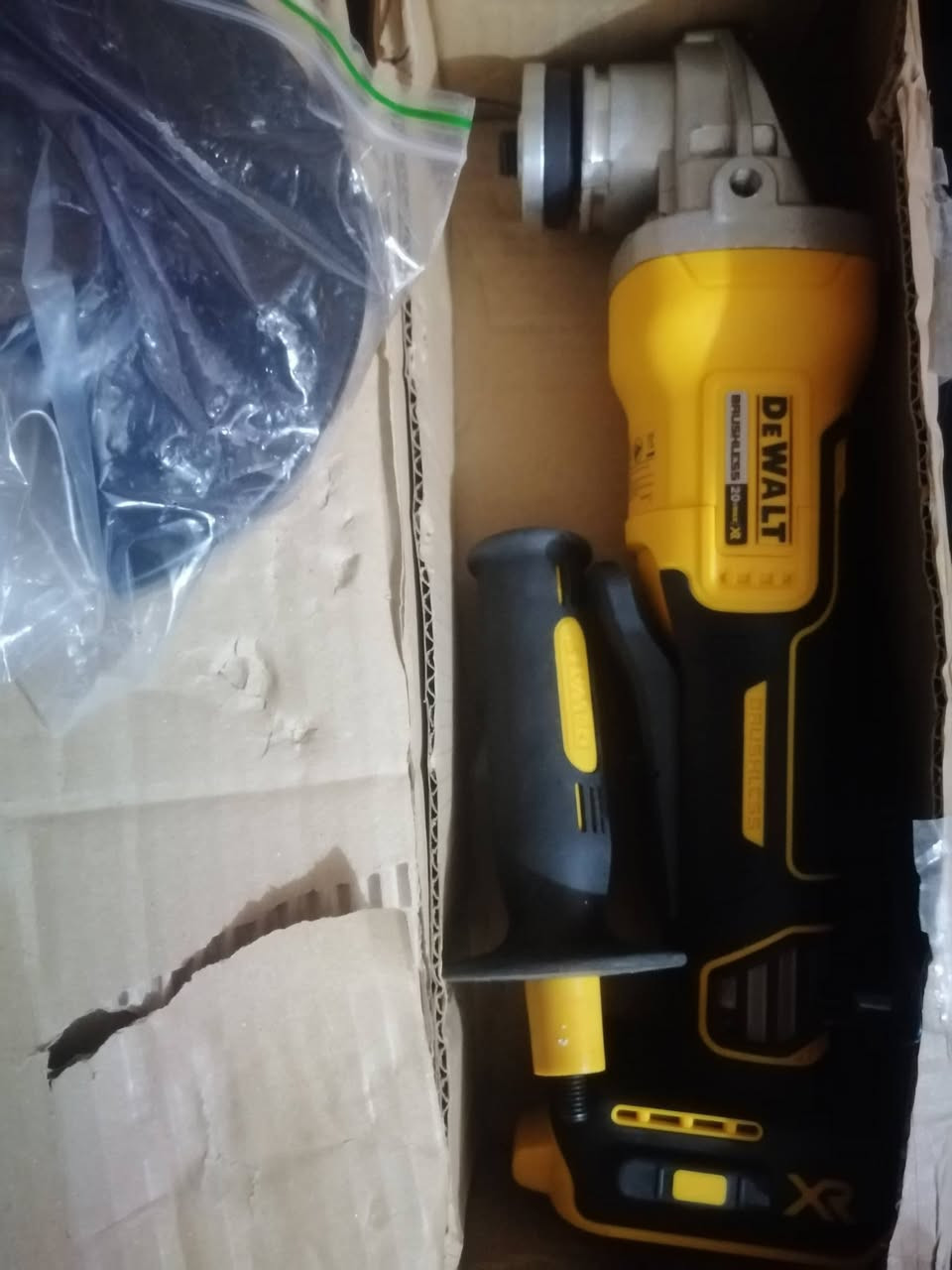 كوسره شحن فارغه ديولت مال امزون بريطاني انطونه سعركم يم اعله سعر ابيع


**إذا كنت صاحب هذا الإعلان وتريد حذفه لأي سبب، رجاءا أرسل رسالة إلى الدعم الفني**