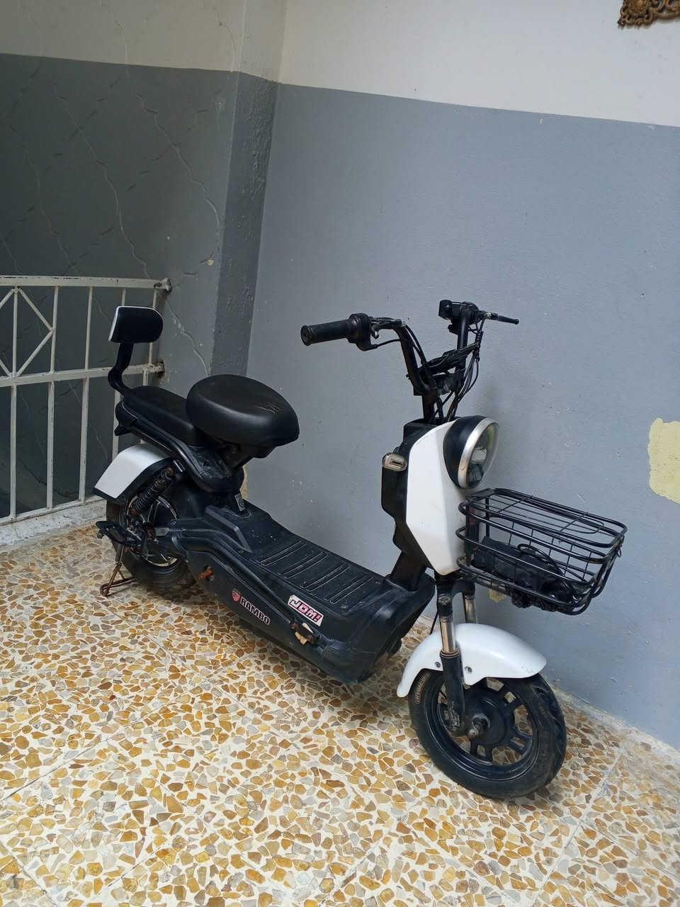 ماطور شحن للبيع يحتاج فقط بطارية السعر منسب التصال على الرقم***********
