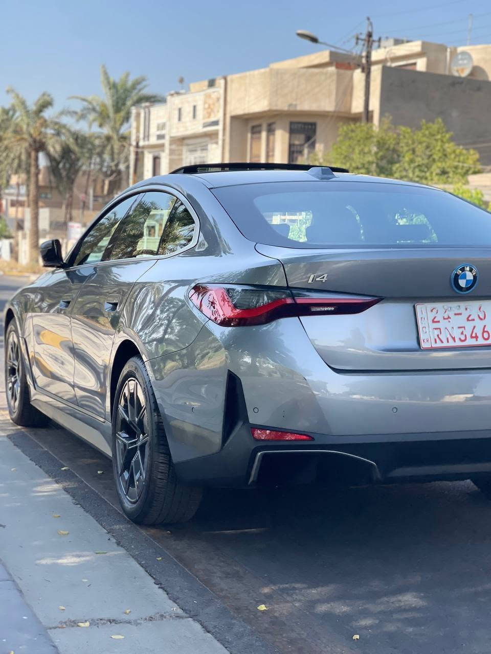 35 BMW i4 Edriv.
2024

كهرباء بالكامل

.

المواصفات :

بطارية 84 كيلو واط  (الشحنة تمشي 400-500 كيلومتر)

بانوراما

لايتات امامية متحركة عدسة Adaptive laser led

حساسات امامية وخلفية

رادات جانبية وامامية

كاميرا  خلفية

انارة محيطية ambient lights ￼

توقف ذاتي

تنبيه اصدام للمركبات وللاشخاص

محدد ومثبت سرعة + تنبيه الخروج من المسار

نظام الترفيه idrive 8 احدث نظام

ممكن عرض خريطة ويز على الشاشة الاماميه (امام السائق)

المسافة المقطوعة 

مقاعد كهرباء + تسخين مقاعد + تسخين مقود قيادة

اوامر صوتيه في النظام الترفيهي

السرعة من 0-100 خلال 5 ثواني

حادث السيارة : البنيد نفسه مصلح بدون دواخل بدون لغد وشاصي 

 ايرباك ( ستيرن دشبول )

السعر 28000$ الف دولار 280 ورقه وبيها مجال 

رقم الهاتف … متوفر واتساب
***********
