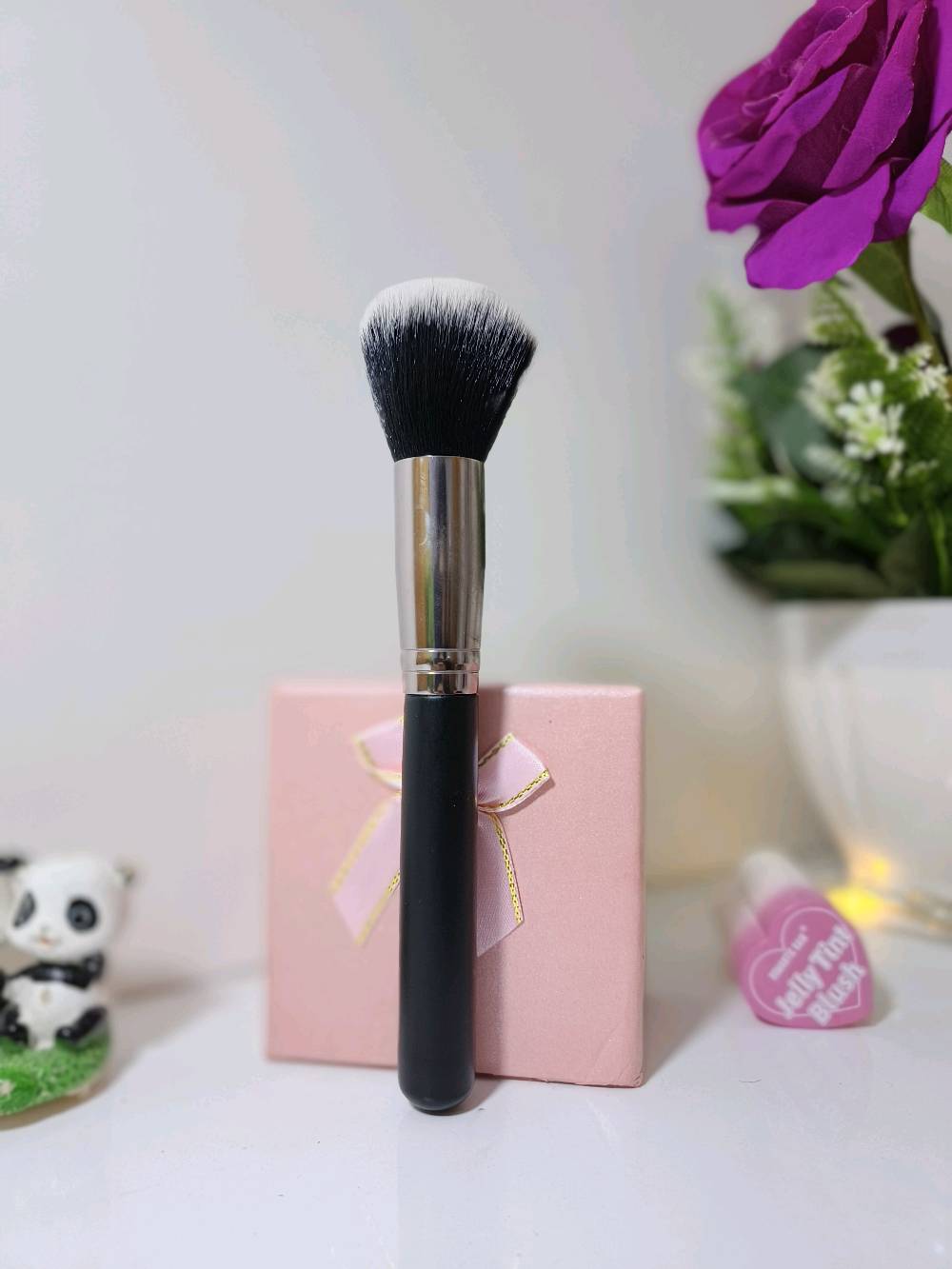 مكياج حاجة الف والفين دينار فقط 
جوة السوك 