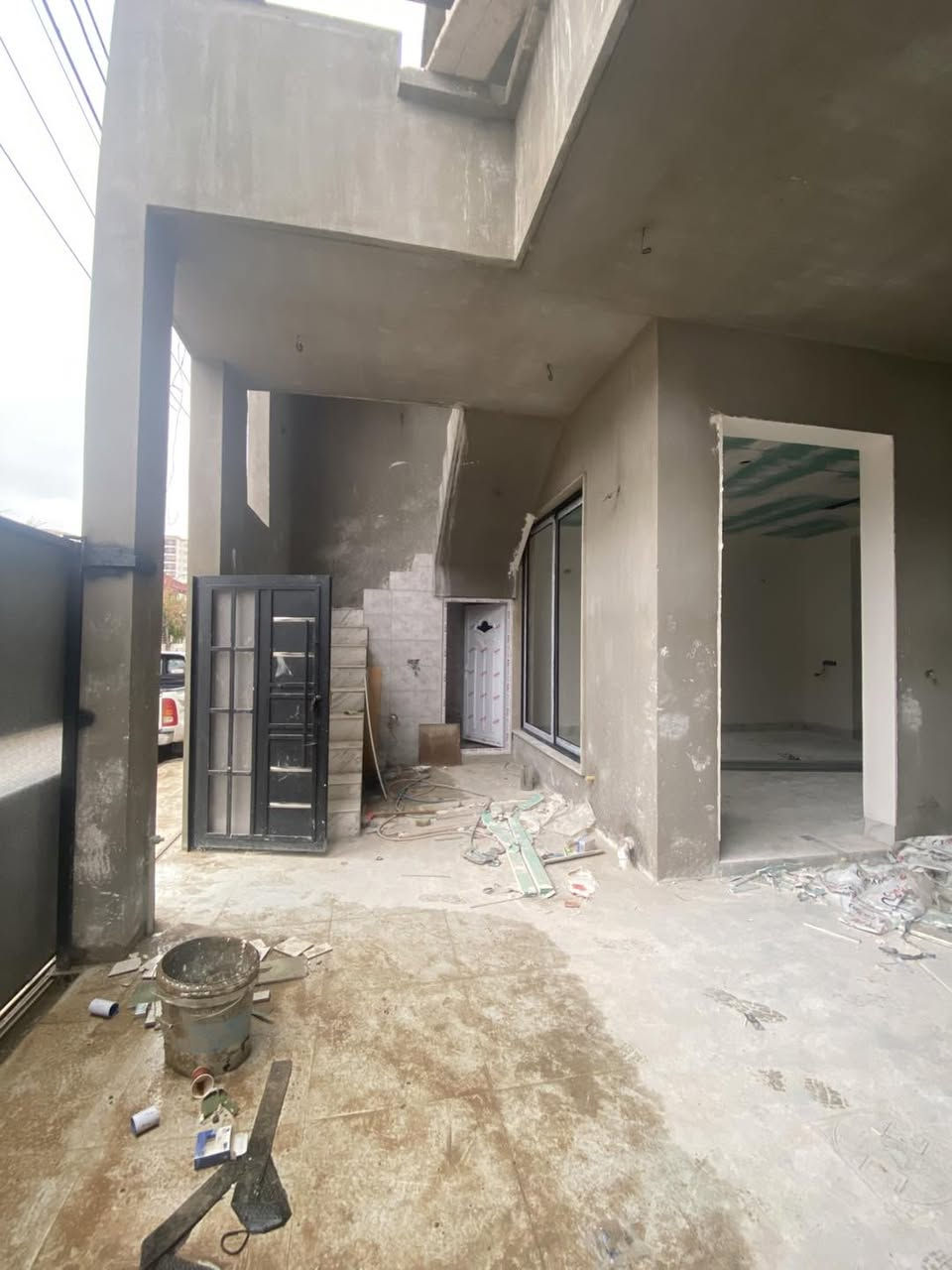 دار للبيع جديد صفر 175 متر واجه 8 متر طابقين معزول مع مشتملين موقع مميز قريب على شارع طريق بغداد بناء نضام تبريد مركزي + نضام سقوف مغربيه  

محتويات البيت/ 

طابق الاول/ غرفتين نوم و هول و استقبال و مطبخ و صحيات خارجيه و داخليه و كراج و حديقه داخلي مع نافوره 

طابق الثاني/ 
لكل مشتمل غرفة نوم و استقبال و مطبخ و صحيات و بيتونه 

الموقع/ طريق بغداد خلف محطة عقبه بن نافع 

السعر/ اضغط الرابط https://t.me/AlFayslrealestate***********/3345 

ملاحضه/ باقي بلبيت تشطيبان نهائيه تسليم البيت كامل بدون اي نواقص 
___________

للاستفسار مراسله الصفحة على 
الرسائل الخاصه 

‌‎او الاتصال بالارقام⬇️📞 
***********
***********

او زيارة ⬇️⬇️⬇️

(( مكتب الفيصل))

📍 كركوك/ نهاية شارع القدس /
(مجمع فلوريا) قرب من مصرف اهلي العراقي 

او 
مشاهده صفحات المكتب على 

(فيسبوك) https://www.facebook.com/profile.php?id=100066592845440&mibextid=LQQJ4d

(تلكرام) https://t.me/AlFayslrealestate***********

(انستكرام) https://instagram.com/al_faisal.iq

 ___
‌‎🏡 الفيصل للعقار_AL FAYSAL 🏡
‏AL-FAYSAL (Real estate & Contracts)

* نستقبل جميع عروضاتكم السكنية 🏠 والتجارية 🏡 بكافة مناطق كركوك
