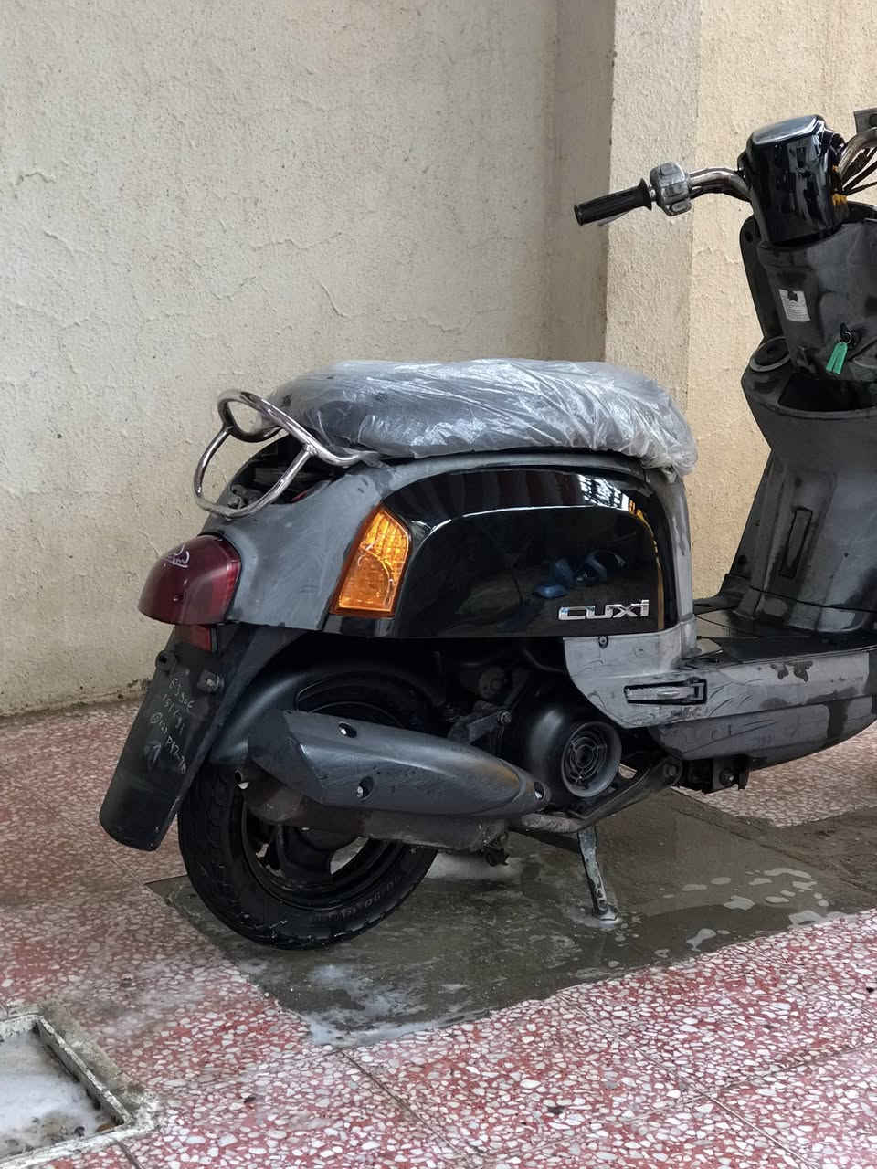 سلام عليكم للبيع ماكس بوليس الدراجه رمبه صالهه شهيرن نازله من الرمبه كفاله عامه مكينه ناعمه مامفتوحه لون اسود كفرات ختم واحد الكهربائيات كله شغاله سلف هندر الدراجه ماناقصه شي السعر مليون وميه وبي مجال قليل الرقم بس واتساب ***********
