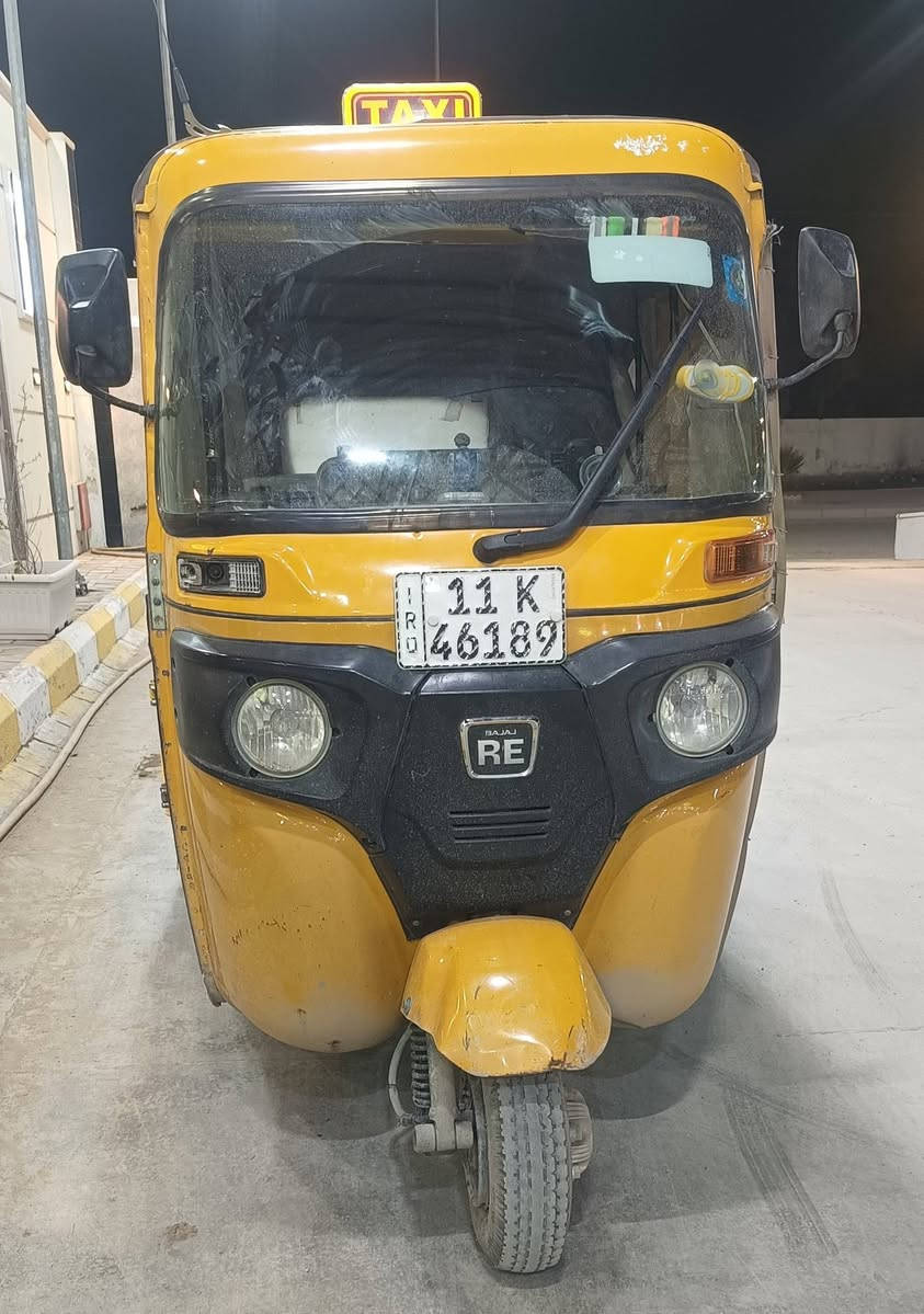 السلام عليكم من رخصة الادمن
تكتك للبيع موديل 21 شهر الرابع صفره بيها شخوط بسيطه بالصفحه اليمنه مثل ما مبين بالصور وما معمر بيها شي
مرقمه رقم انكليزي بغداد
محرك ناعم خير من الله 
السعر 7 ونص و بيها مجال للطيبين
هذا رقمي ***********
