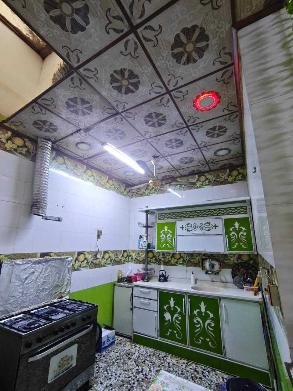 سلام عليكم 
بيت للبيع في كربلاء المقدسة 
كنطرة السلام مساحه 75 سند 25

_ بيت يتكون من طابق ونص 
الطابق الاول استقبال وصالة وغرفه نوم ومطبخ وصحيات 

الطابق الثاني سطح وغرفه نوم ومخزن 

طريق الزوار ويبعد عن الامام 3دقايق  _كافة خدمات
السعر الاتصال على الرقم ***********
