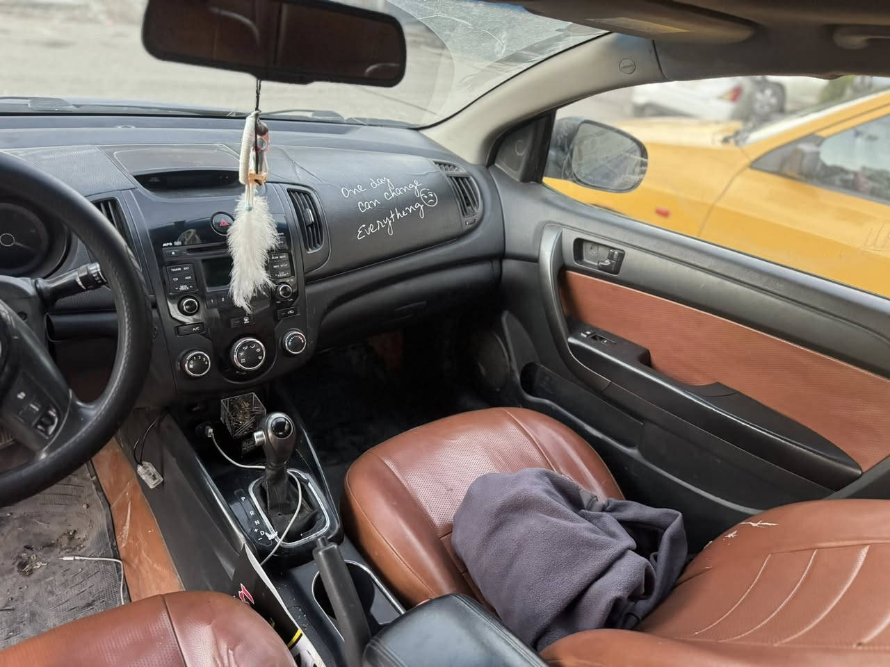 يالله
السلام عليكم اقره التفاصيل زين 

صوره ضربته بلمنشور

 🚗 فورتي كوبيه 2011 نص فول - فتحه

محرك٢٠٠٠ دوشش 

ماشيه ١١٤

📍 الموقع: البنوك / شارع المشاتل

📞 ***********

المواصفات 👇

 •تبريد تدفئه كله شغال  💯 

 • فيتم جديد + تنظيف كامل (نوزلات، بلكات، كله أصلي اليزري  جديد نواقص بسيطه فقط اذن محرك اليسره 

مشروع وطني 

 • كير، محرك، ، صدر داخل ✅ كله نضيف وجديد

 • ضربه بسيطه (جاملغ + بنيد) ومصلحات

💬 ملاحظة: بيه قطع صبغ، أني ماخذها هيچ، أبيعها حزام حزام حتى لا يصير مفاشل وياك

ملاحضه البنيد جارد وجملغات خلفيه الاثنين يرادلهن صبغ 

💸 السعر80 بيه مجال للحلوين
واذا عندك ٦٠ والبقايات ع راحتك مو مشكله
