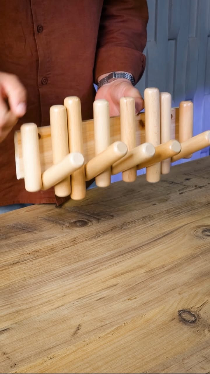 ودّع الفوضى ورتّب مساحتك بذوق ✨
تعلاكة ملابس خشب مودرن بتصميم أنيق وعصري

مشاجب خشبية قوية تتحمل الاستخدام اليومي

مثالية للملابس، المعاطف، الشالات والحقائب

تضيف لمسة ديكور دافئة لأي مكان 🪵

تركيب سهل وثبات عالي على الجدار

حل عملي وجمالي في قطعة واحدة 👌

تعلاكة ملابس خشب مودرن متعددة المشاجب

الاستخدامات

تعليق الملابس اليومية، المعاطف، الشالات والقبعات.

مناسبة لغرف النوم، المداخل، الحمامات، والمكاتب.

يمكن استخدامها أيضًا لتعليق الحقائب الخفيفة أو الإكسسوارات.

المميزات

مصنوعة من خشب طبيعي بتشطيب ناعم ولون أنيق.

تصميم مودرن بمشاجب خشبية أسطوانية متحركة.

توزيع ذكي للمشاجب يقلل تداخل الملابس.

قوية وتتحمل الاستخدام اليومي.

تثبيت جداري ثابت وآمن.

تضيف لمسة ديكور دافئة وعصرية للمكان.

محتويات الصندوق

تعلاكة ملابس خشبية جاهزة للتركيب.

مسامير تثبيت معدنية.

فيشرات بلاستيك للتثبيت الجداري.

الملاحظات

مناسبة للجدران الخرسانية أو الخشبية.

يُنصح بعدم تعليق أوزان ثقيلة جدًا على مشجب واحد.

قد تختلف درجة لون الخشب قليلًا لكونه طبيعيًا.

السعر خاص


**إذا كنت صاحب هذا الإعلان وتريد حذفه لأي سبب، رجاءا أرسل رسالة إلى الدعم الفني**