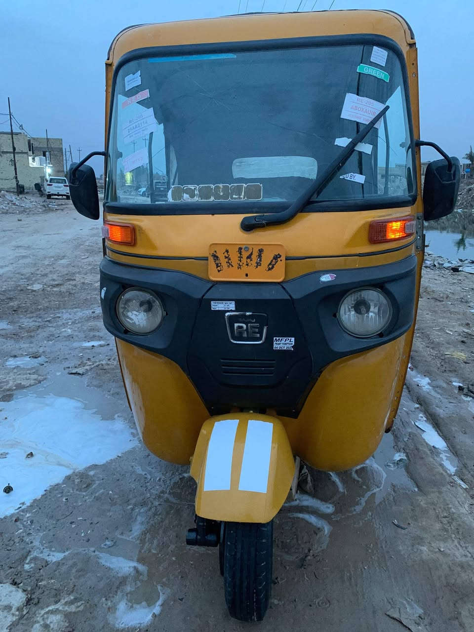 السلام عليكم تكتك للبيع موديل 21 بأسمي رقم وسنوية انكليزي تحويل ثاني يوم تكتك نضيفة من ايدك للشارع مكينة مكفولة من تنقيص وتبخير اكسل نضيف السعر 8ملايين وبيها مجال  المكان بغداد مدينة الصدر اخير الجوادر للاستفسار***********
