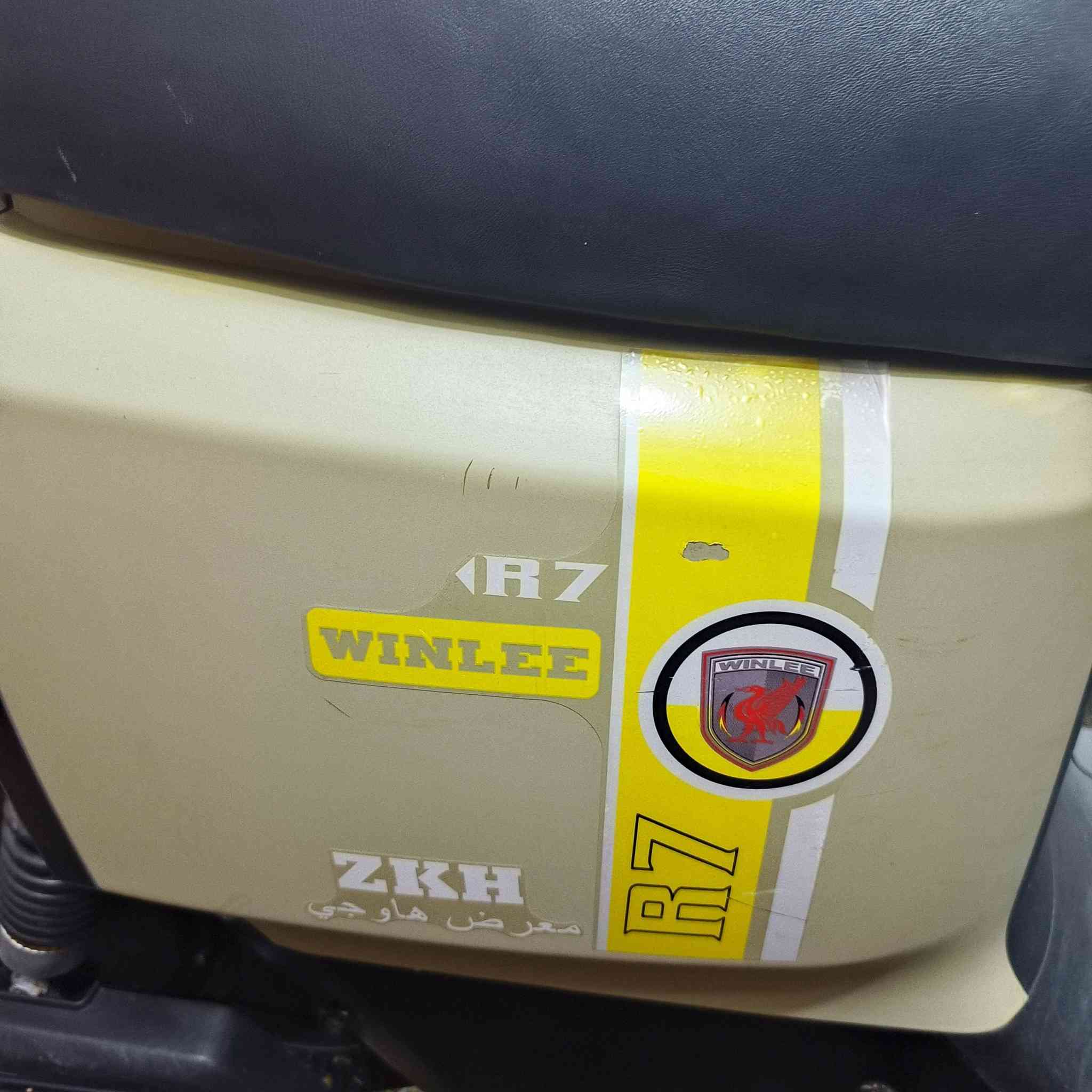 سلام عليكم 
دراجه شحن للبيع r7
مابيها اي نقص دراجه نضيفه وجديده كفاله عامة
بطاريت جدد 5بطاريات 22 A لكل بطاريه المجموع 110A
  اتمشي 60 كيلو واكثر 
 امانة الله الدراجه نضيفه ملفها جديد عقلها جديد تايرات جدد كهربائيات كلها شغاله يجي وياها بصمه سويج احتياط 
يجي ويه الدراجه يدات اضافيه مال بريك + شاحنة أضافية
السعر:500ألف وبيها مجال 
موقعي:بابل + توصيل ماعندي 
رقمي:***********
