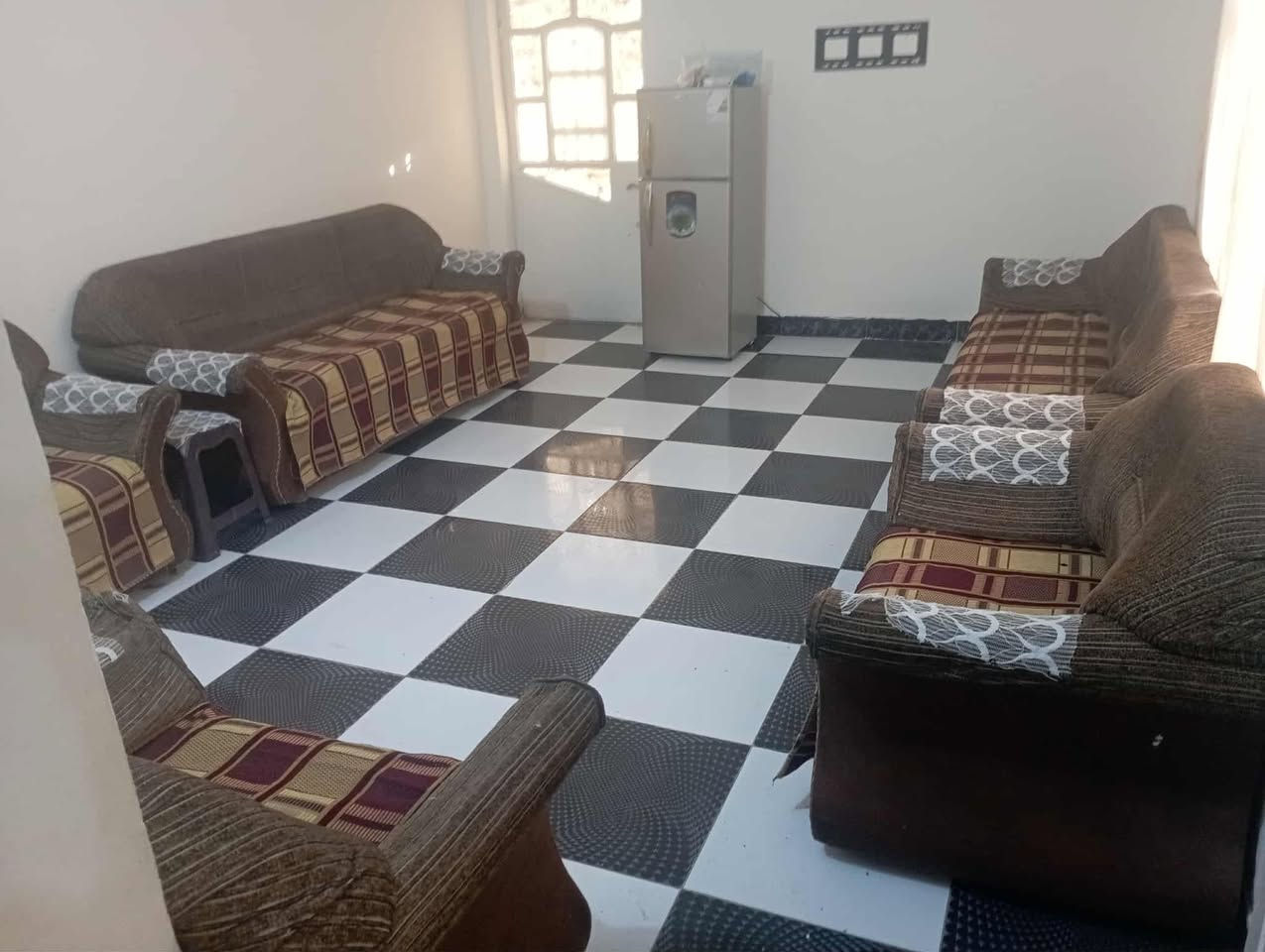 شقة مؤثثة لايجار شارع 80 نجف خلف اسماك غرناطه للاستفسار *********** واتساب
