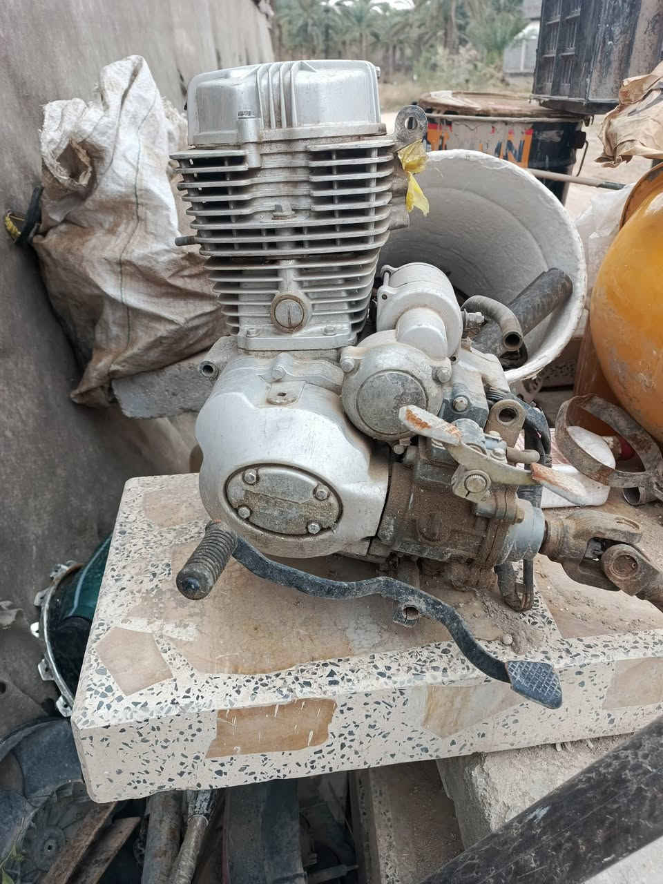 سلام عليكم 
تعميرة ستوتة للبيع 
نقصها بس بدي
شاصي 2017 اوراق اصولي
مكفول من اللحيم
مكينة موديل21 شغالة كلشي مابيها
اكسن وورگ وويالة وياها
سعر«400»وبي مجال للشراي
مكاني كربلاء الحسينية
*********** اتصال
