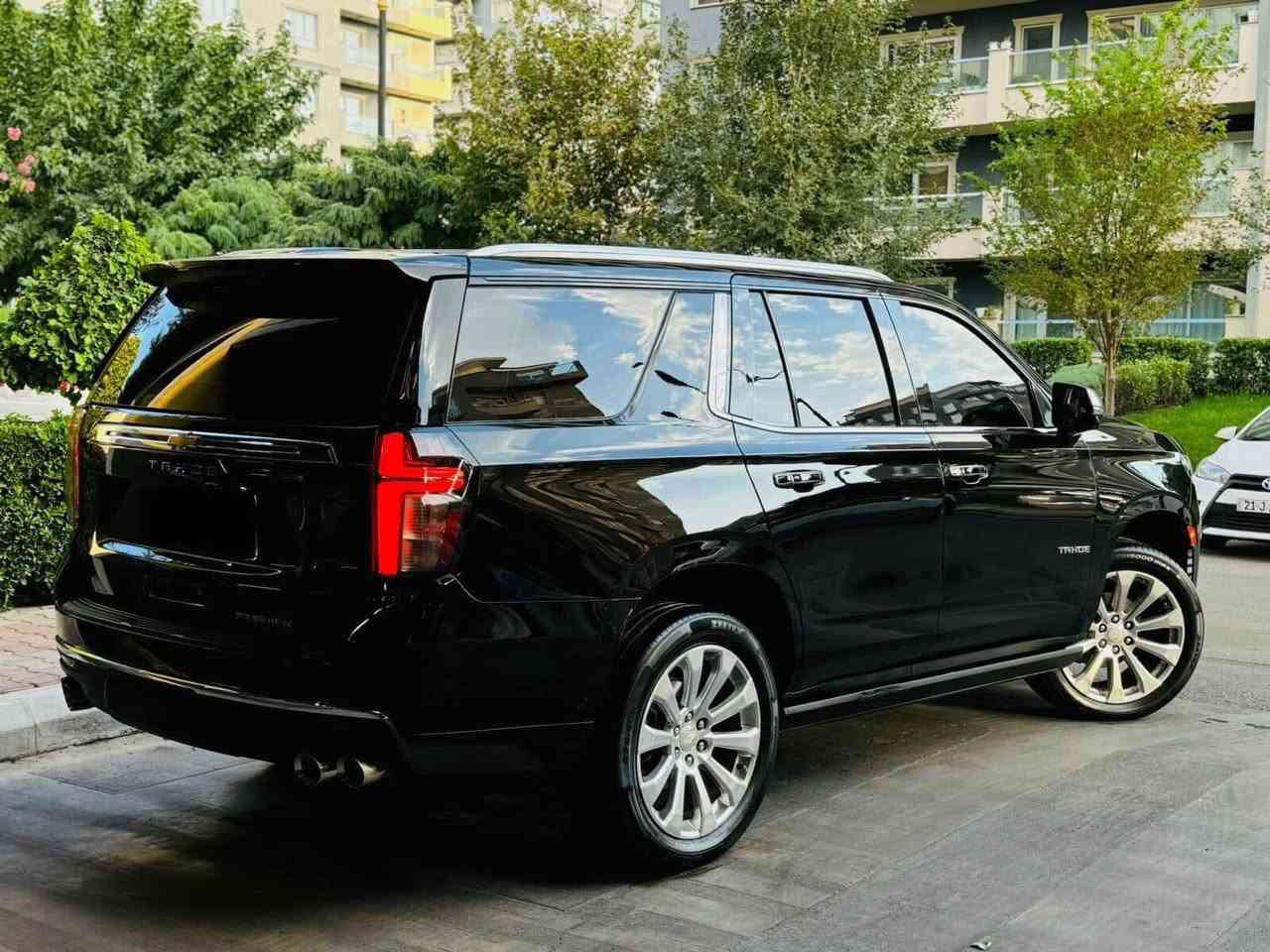 تاهو موديل PREMIER – Black
ما شاء الله، السيارة جديدة 
شيفروليه تاهو بريمير بلاك 
خليجية وكالة المنصور 

الموديل: 2021 
اللون: أسود
المسافة المقطوعة: 83 ألف كم حقيقي

الحالة: نظافة 100%

المحرك والگير: شرط وضع شركة

الصبغ: بدون صبغ بدون بارد 

كل الغراض بلادي موجودة

المواصفات:

جكات كهرباء (تصعد وتنزل)

أربع كاميرات

حجم المحرك: 5300 CC

عدد الأسطوانات: 8 سلندر

سقف بانوراما

المقاعد كهربائية تدفئة وتبريد

مقصورة من الجلد الفاخر + خشب ملكي

شاحن لاسلكي

نظام رؤية: 5 كاميرات (Bird View) 

نظام تعليق مستقل

كشنات ميموري خزن

نظام الصوت BOSE – عدد السماعات: 10

دوسات كهرباء + إنارة LED

نظام سحب مقطورة مع تحكم وكاميرا للمقطورة

داتا شو

تشغيل عن بعد

5 بصمات

تحديد مسار

إضاءة أمامية LED

مرايا شفط

4 كاميرات بزاوية 360 درجة

رادار

جنطة ذكية تُفتح وتُغلق بالقدم

ويل كروم حجم 22 مع تخم تاير

شاشات خلفية

جميع الكشنات كهربائية

كشنات تدفئة وتبريد

دوسات شفط

شاحن لاسلكي

ثلاجة

جميع المقاعد تحتوي على مخارج USB

المكان: اربيل 
الحالة: السيارة جديدة ما شاء الله
للاستفسار: *********** أربيل, العراق
