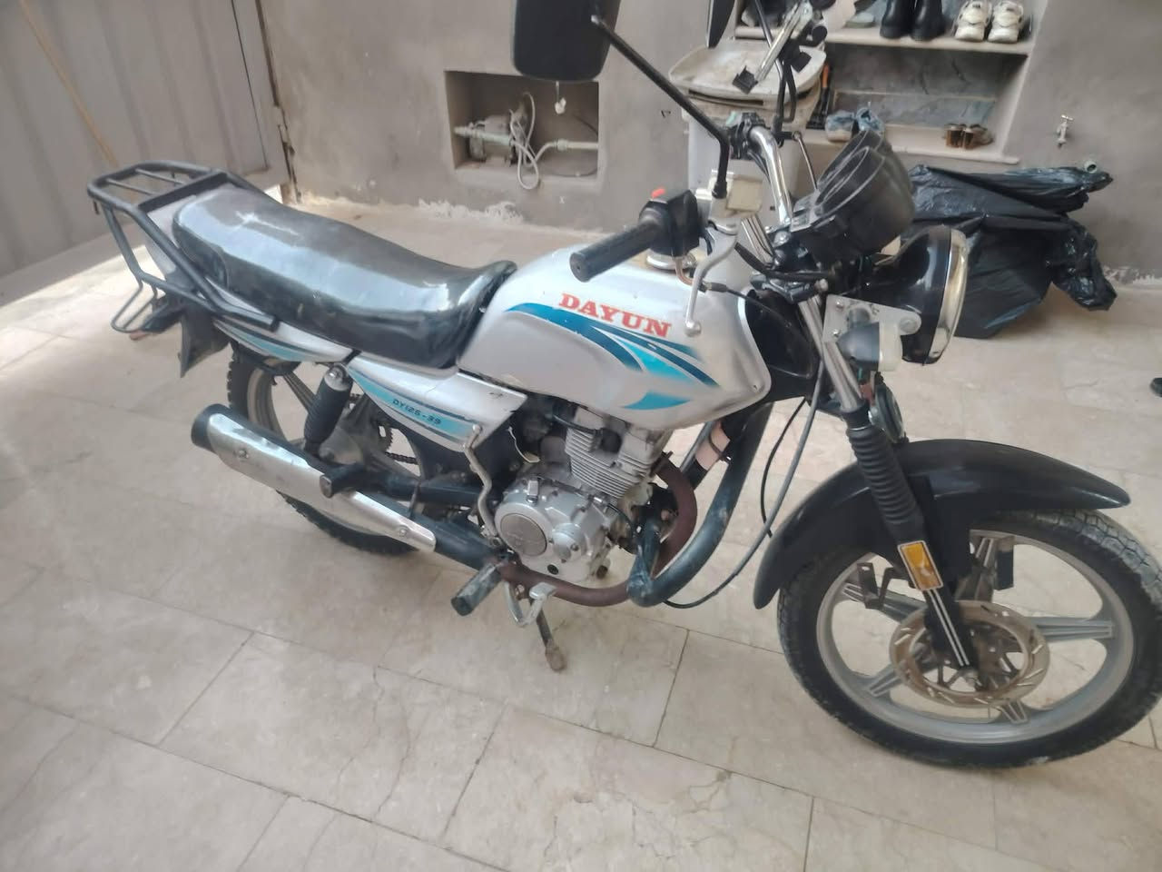 سلام عليكم دراجه دايوان جديده مابيه كل نواقص مكانه بغداد الشعله مراوس بدراجه اوته ماتيك او للبيع 
‏‪0770 510 1907‬‏ وتساب سعر 650وبيه مجال 
نضيفه ومابيه نواقص
