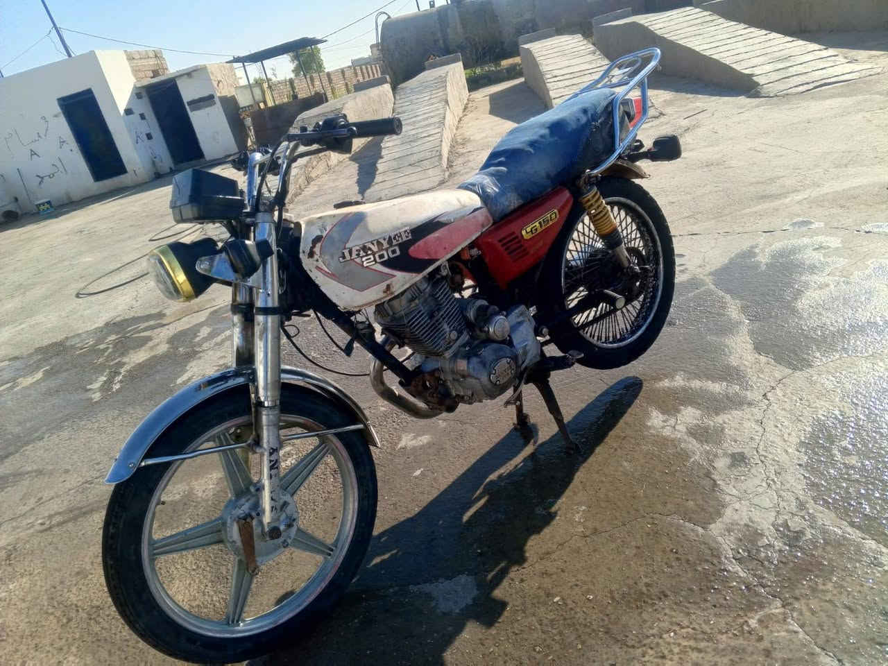 موطور سيفان للبيع محرك 200مفتوح موطور نضيف بعده تجي اتجيكه واتروح والسعر260 وبيي مجال والاستفسار اتصال على رقم ***********
