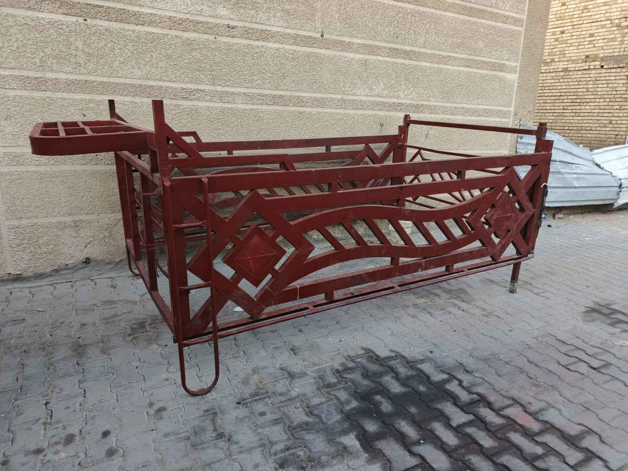سلام عليكم محجر للبيع سعر 250وبي مجال مكان بغداد الشعله رقم ***********
