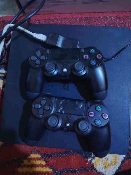 سلام عليكم ورحمة الله بلي 4 سلم للبيع مهكر 
500G
10 العاب مثل ما مبينات بل صور جهاز صارلي سبوع من اخذته الله شاهد لو ما معتاز ما ابيعه 
مهكر بس الجناي يعرفله سعر 275 بي مجال بسيط عنوان بصرة شارع الوفود *********** البصرة
