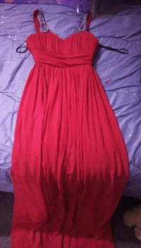 فساتين جديدة • لبست مرة وحدة • أحمر قصير