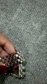 عندي هاي ساعه مستخدمه قليل اشتريتها من وكاله 785 والسعر الحالي 600  من...