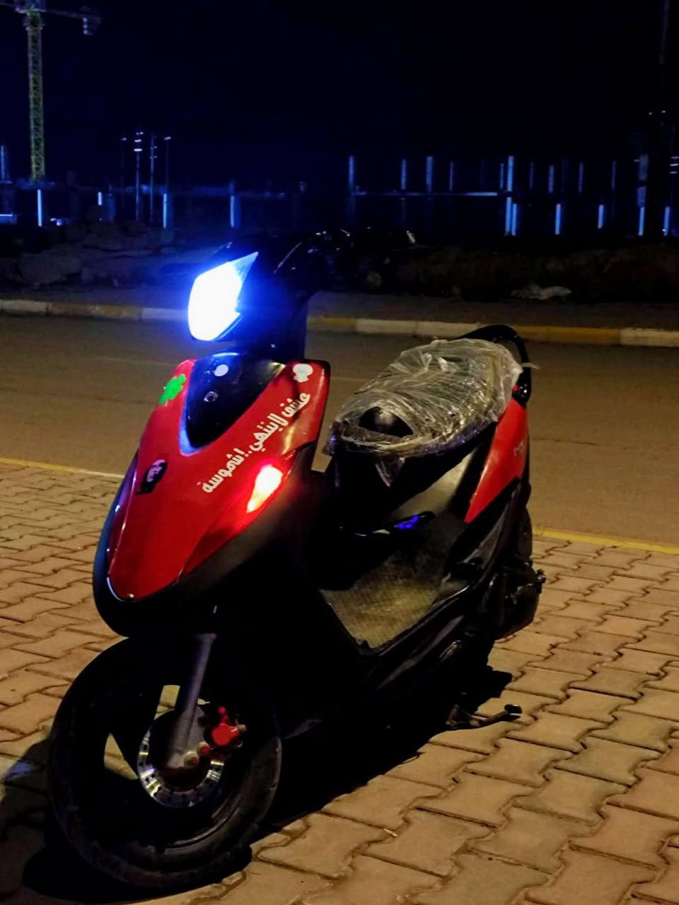 سلام عليكم دراجه ماكس عدله دراجه نضيفه وقويه كفرات اصليه مختم قبضات بريك رياضي وقبضات بانزين كذالك رياضي كابريتر محوره ايراني يعني شلعه شك كاع صالنصه كاربون فايبر اصلي تايرات جدد  ودراجه حلوه وكاعده ..سعر 480 وبيهاا مجال  رقم ***********
