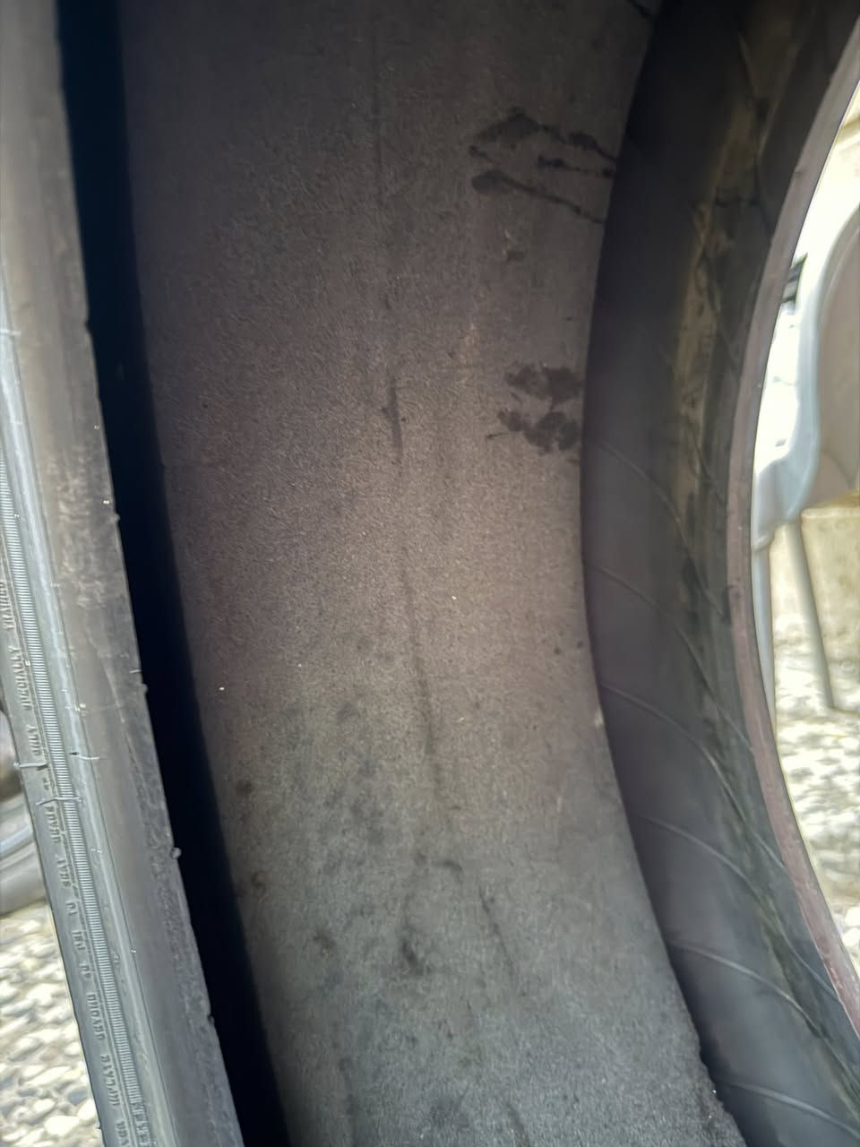 اطارات مشلن pilot spo
انتاج 2023 
مبطن سفنج من الداخل 
قياس 265/45/20
نظافه 60%
سعر الجديد مالته التك 400 الف 
رايدهن ب 150 الف ثنينهن
***********
