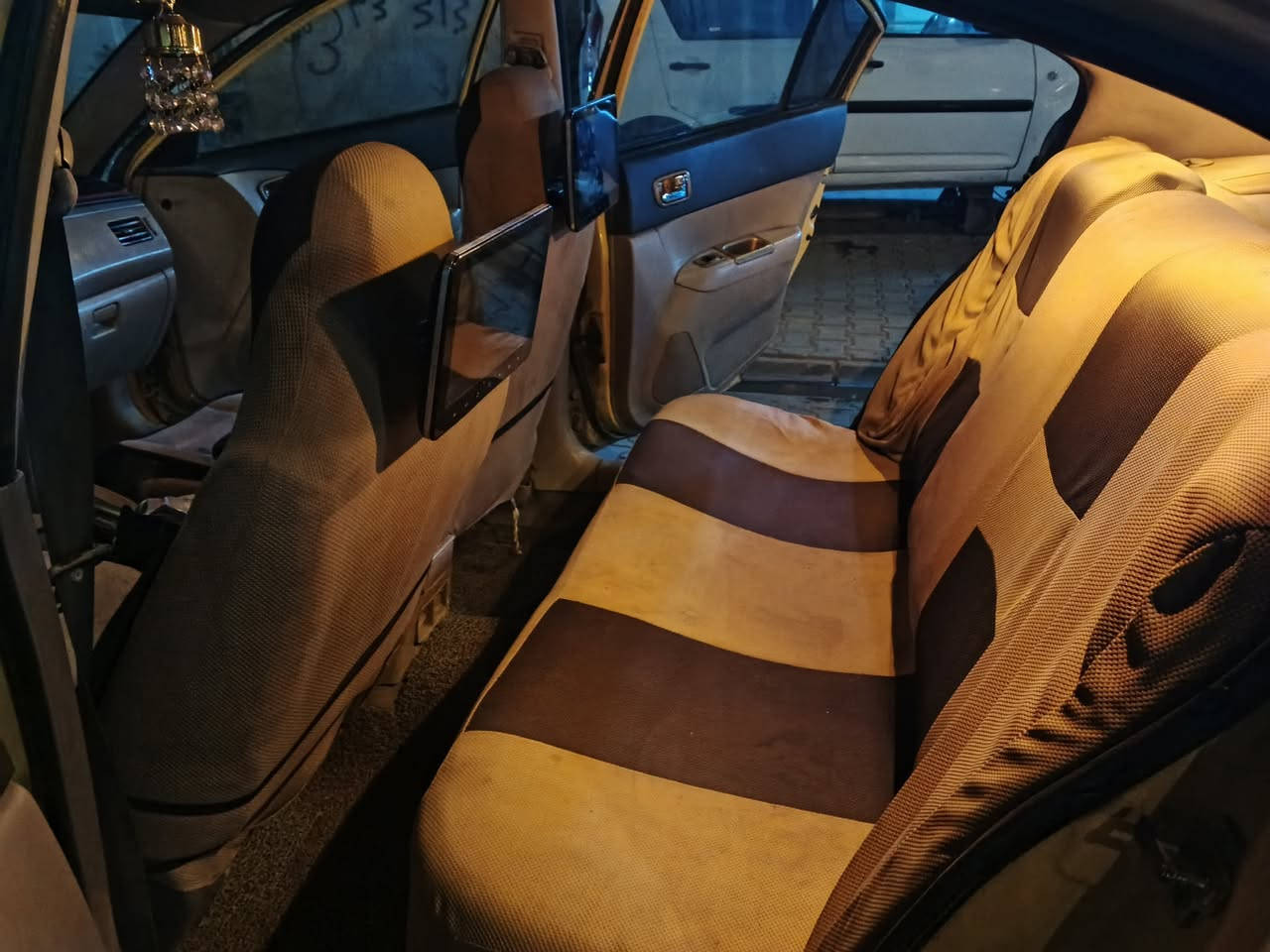 السلام عليكم شيري موديل 12 محور مكينه او كير ابو الجف تبريد شغال مابيه اي نقص تشغيل بصمه وعن بعد وثلاث شاشات مطلوبه هيه 860و غرامه مروريه380 ورقم بغداد احمر تحويل مباشر استلم صافي سعر 15 ورقه  رقمي *********** بي واتساب. مكان بغداد الشالجيه
