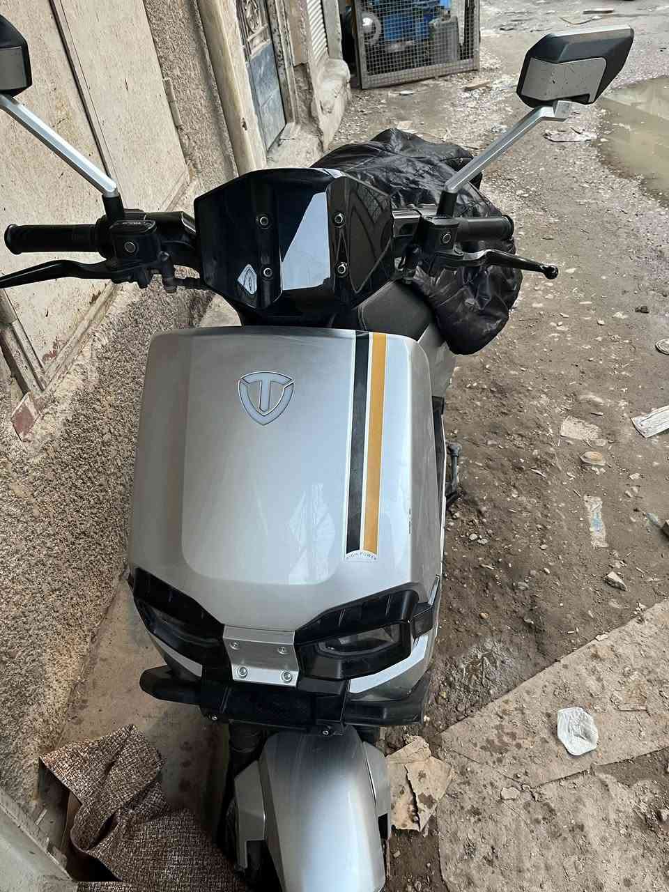 للبيع ريان وحش الكون بيه شخوط خفيفه مثل ماا واضحه   رايده 750.  عنواني بغداد ***********
