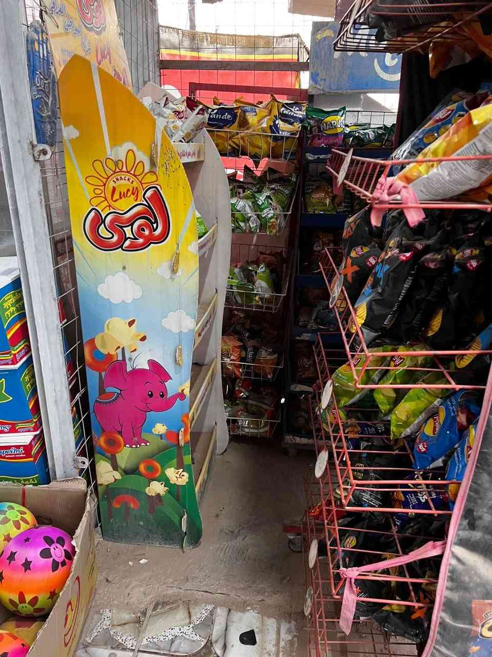 السلام عليكم أسواق للبيع فقط غراض المحل مو للإيجار 
ابيع شلع مسواك وعرضات ورفوف ومجمدات وسلات جبس 
كامرات سبلت المحل غراضه كلها جديده السعر 6 ملاين تريد ع الجرد اهلاً وسهلا مكاني بغداد ناحية الوحده قرب مجمع بسمايه
رقم  ‭0774 052 1399‬
