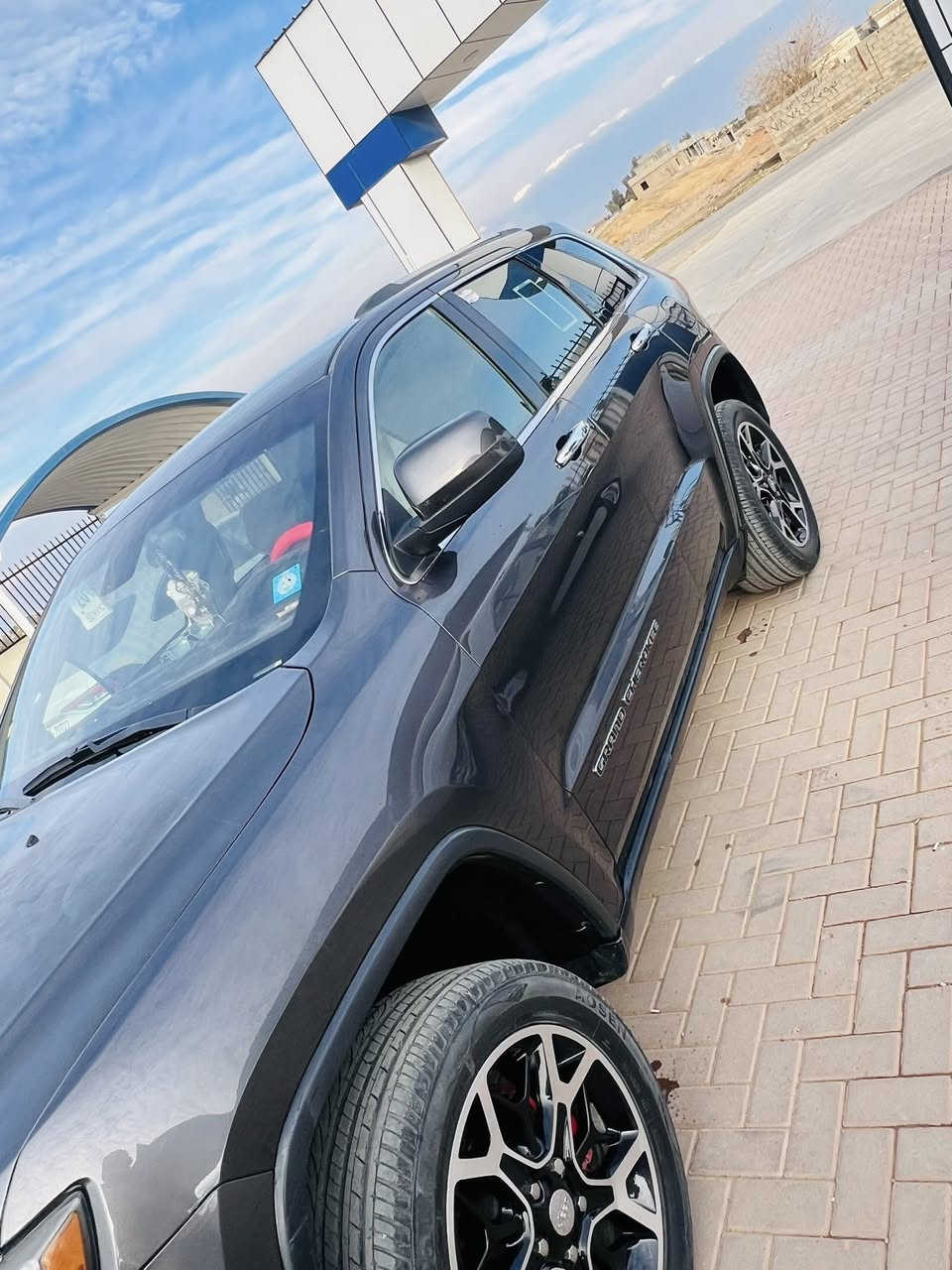 السلام عليكم
جيب لاريدو موديل 18 للبيع ماشيه 100 ميل 
ضرر بونيد  وطارف الجاملغ
مكان السيارة صلاح الدين 
***********
