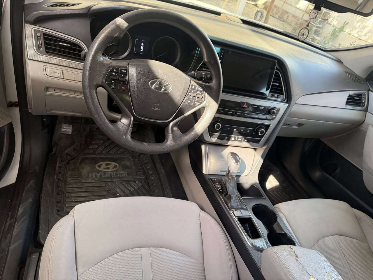 سونات 2016 وارد امريكا ضررها بابين وبدلات اصلي بيه صبح ربع جاملغ فقط بدون دواخل كير مكينه كفاله مابيه اي نقص سعره 122 اوبيه مجال سنوي بسمي جديد مكاني الشعب ***********
