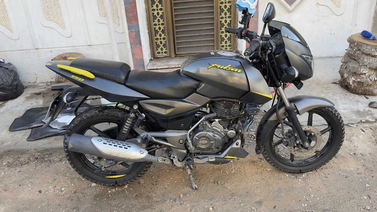 دراجة بولسر (150cc) موديل2021  دراجة نظيفه ماشية 37.638 نقصها دبل خلفي رقم بغداد باسمي تحويل ثاني يوم المكان بغداد الحرية رقم:-*********** غير ممتواجد ع فيس اتصل ع رقم او واتساب بيع فقط استخدام شخصي
