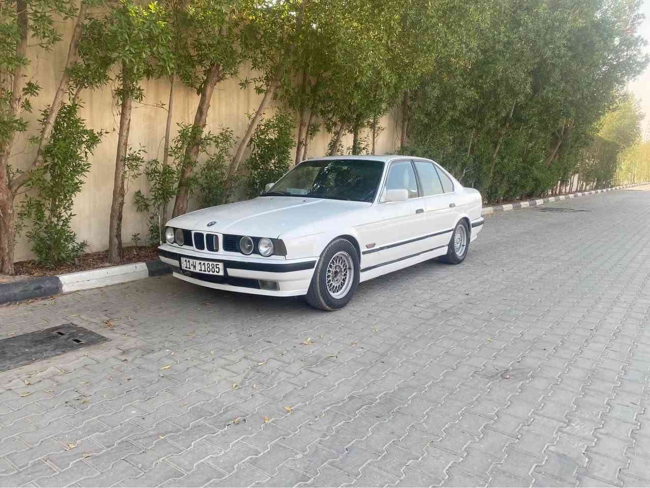 سلام عليكم 
BMW - E35- 520 - مديل 1990
سياره حلوه ونصبتها تخبل 
نقوصات السياره تبريد ونقص فقط كمبريسر 
حداده 60/100 
مكينه مفتوح كير جديد قبل فتره شاده 
تايرات جدد ويل خليه 
دواخل بيجي 
تنته جام امامي كهرباء 
كهربائيات كلها شغاله
كلوبات صالون اشاير سكن كله شغال 
سياره يحتاجله ترتيب مال واحد جناي 
مصبوغه عام للجماليه فقط بدون ضربه بدون خياسات 
مكان السياره البصره قضاء القرنه 
بتحديد بني منصور 
رقمي *********** تتواصل وياي علنت ما تحصلني 
سعر سياره 43 وبيه مجال للطيبين ويدللون 
واذا مو شراي لا توصلني المدينة, البصرة
