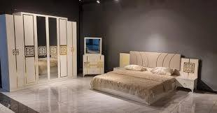 السلام عليكم غرفة اخشاب تركية ٥ قطع جديدة بعدها بالكارتون السعر 550وبيها مجال بسيط للاتصال***********
