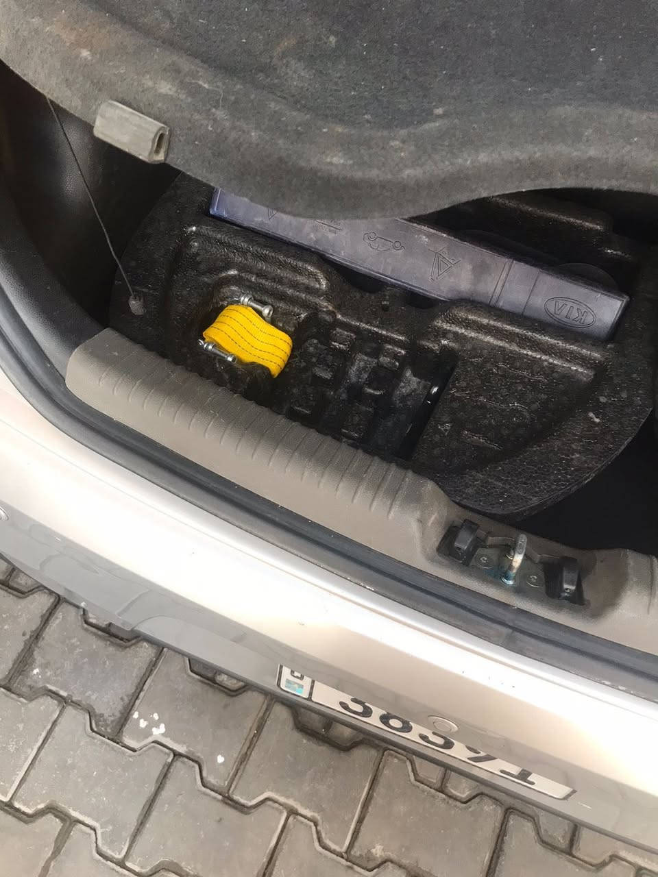 عندي اي تين مديل 2015
السياره مكفوله كفاله عامه 
لا صبغ لا تبديل 
صدر جديد داخله جديد 
سياره مال جناي 
ماشيه 40 الف حقيقي 
*********** 
الاسعر صاحب السياره رقمه يمك اتصل بي
