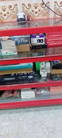 مكلف بالنشر..... باترينا المنيوم نظيفة جدا العمق 40  سم الطول 2 متر ال...