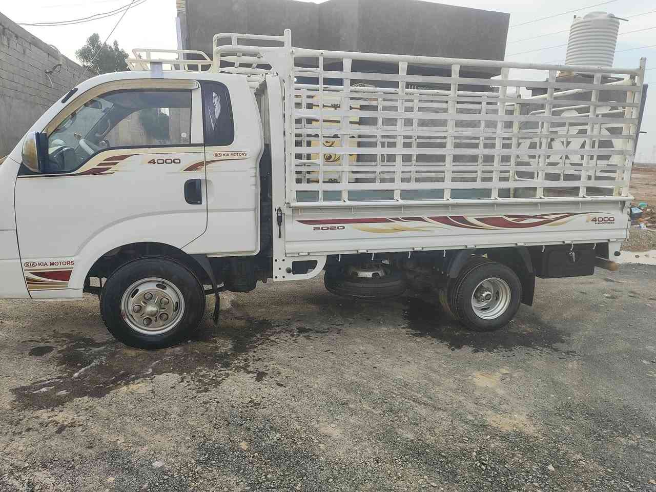 السلام عليكم كيا فحل 2020 بغداد بسمي كير مكينه لا تنقيص لا بخار محور 14 تايرات اخو الجديد سنويه جديد تانكي 120 سياره كامله مكمله ***********
