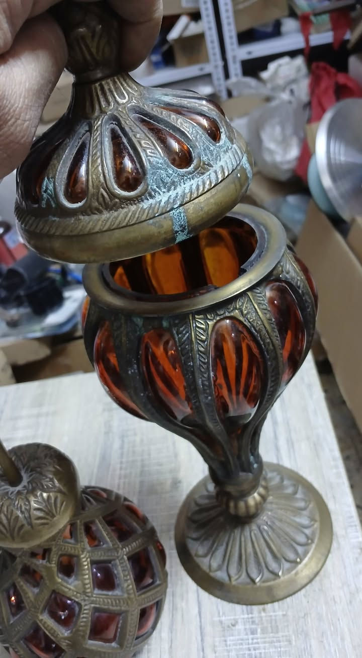 قطع نحاس ثقيل وحدة من الكبار بيها ضرر في الزجاج والصغيرة بيها ضرر ما مبين


**إذا كنت صاحب هذا الإعلان وتريد حذفه لأي سبب، رجاءا أرسل رسالة إلى الدعم الفني**