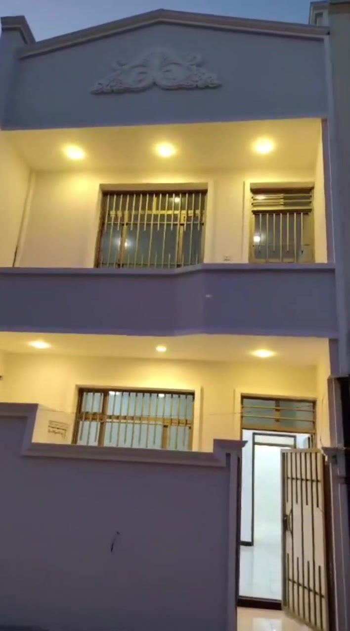 السلام عليكم عندي بيت للبيع حي عدل البيت بناء حديث الواجه 5متر متر البيت طابقين بي ٢ نوم البيت زراعي ***********
